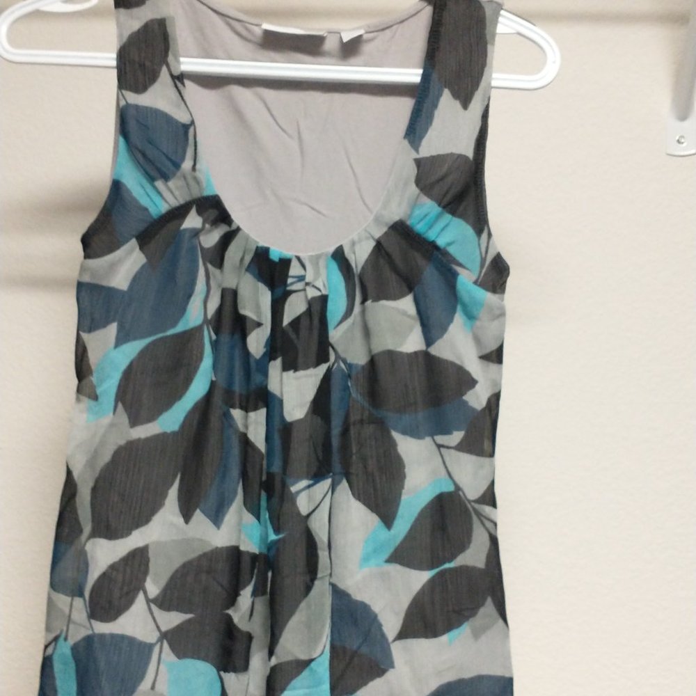New York and Company Floral Shell